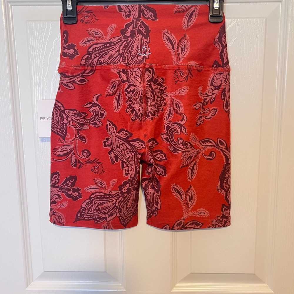 Beyond Yoga High Waisted Shorts Orange Paisley Size Medium NWT - Picture 3 of 7